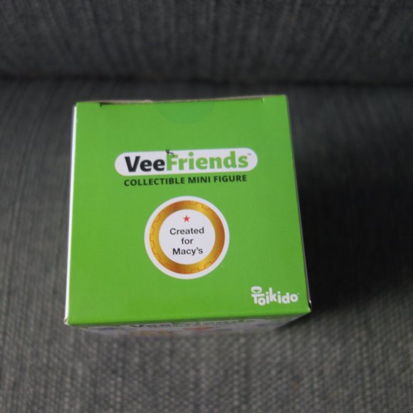 VeeFriends 2” MINI FIGURE IN BLIND BOX Collectible Mini Figure - Picture 2 of 4